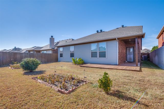 2017 Carriage Road, Heartland, TX 75126