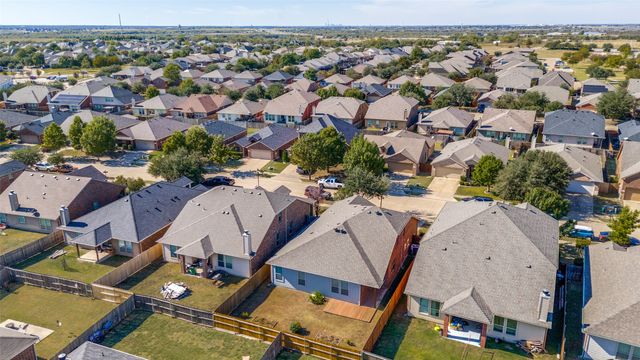 2017 Carriage Road, Heartland, TX 75126