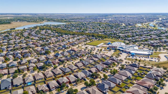 2017 Carriage Road, Heartland, TX 75126
