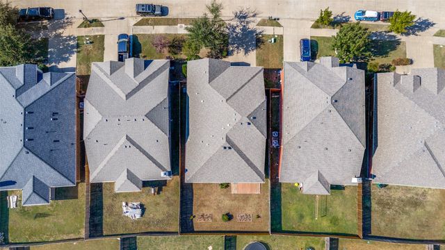 2017 Carriage Road, Heartland, TX 75126