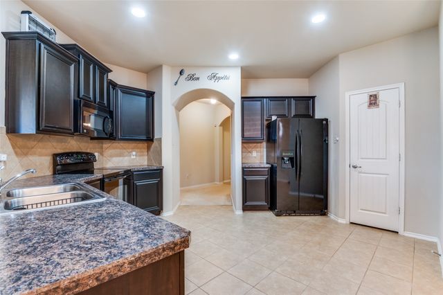 2017 Carriage Road, Heartland, TX 75126