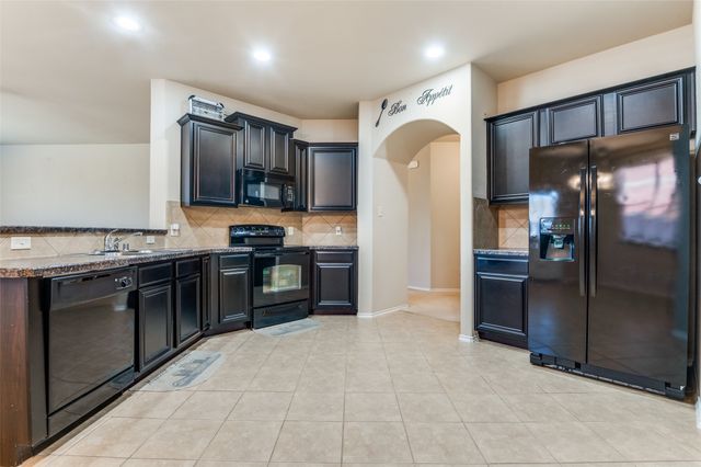 2017 Carriage Road, Heartland, TX 75126