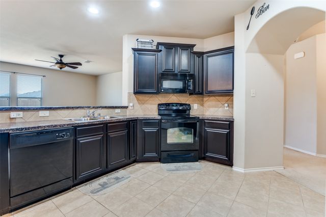 2017 Carriage Road, Heartland, TX 75126