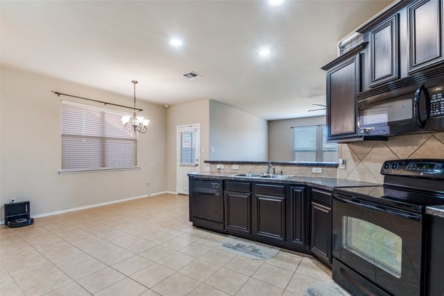 2017 Carriage Road, Heartland, TX 75126