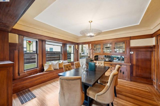 1542 Broadway, Alameda, CA 94501