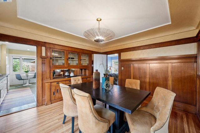 1542 Broadway, Alameda, CA 94501