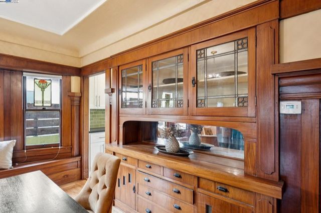 1542 Broadway, Alameda, CA 94501