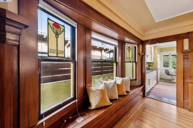 1542 Broadway, Alameda, CA 94501