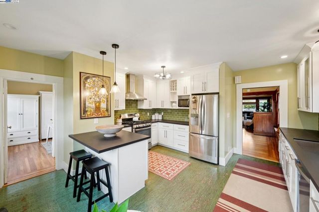 1542 Broadway, Alameda, CA 94501