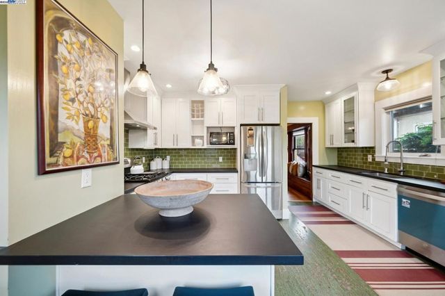 1542 Broadway, Alameda, CA 94501