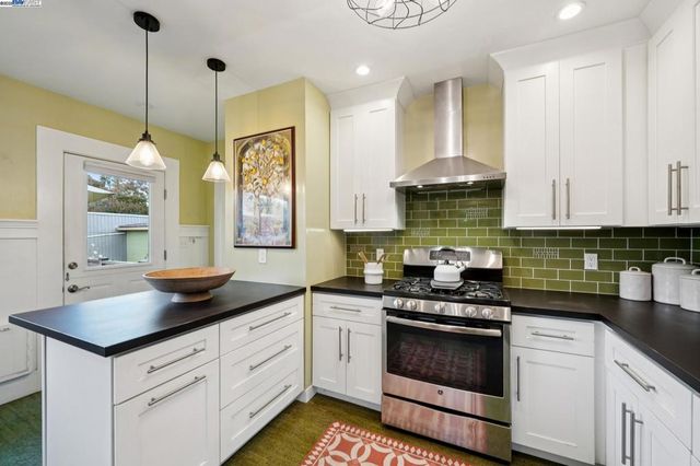 1542 Broadway, Alameda, CA 94501