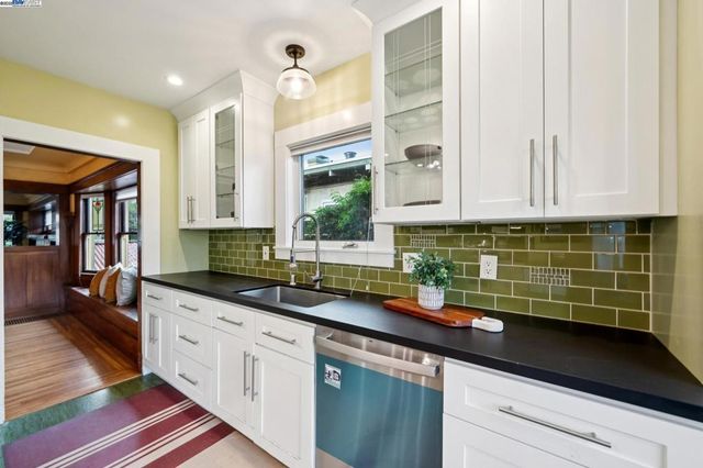 1542 Broadway, Alameda, CA 94501