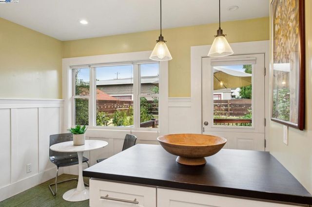 1542 Broadway, Alameda, CA 94501