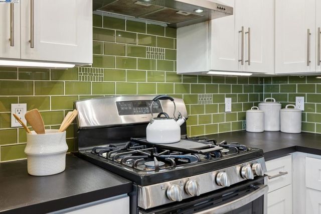 1542 Broadway, Alameda, CA 94501