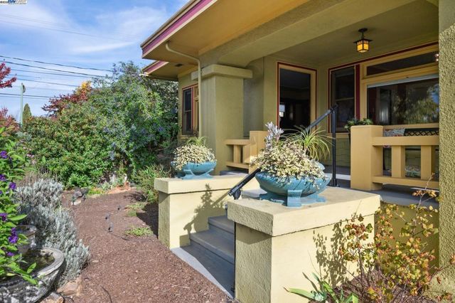 1542 Broadway, Alameda, CA 94501