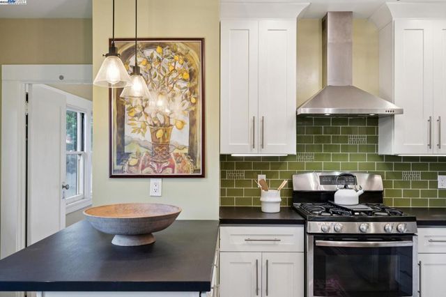 1542 Broadway, Alameda, CA 94501