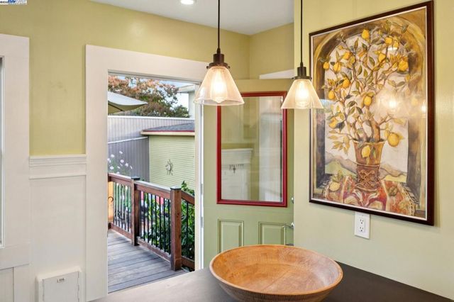 1542 Broadway, Alameda, CA 94501