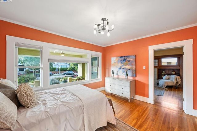 1542 Broadway, Alameda, CA 94501