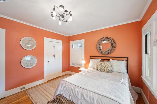 1542 Broadway, Alameda, CA 94501