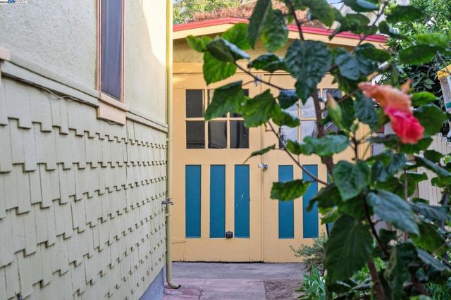 1542 Broadway, Alameda, CA 94501