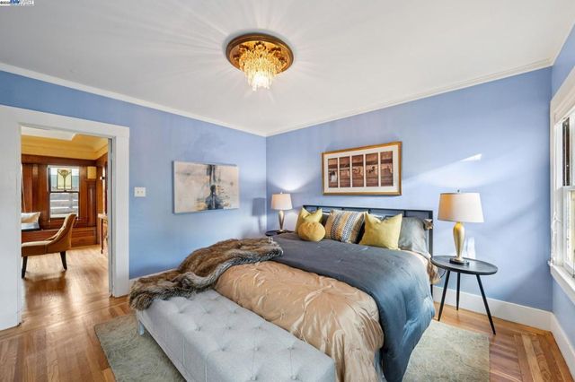 1542 Broadway, Alameda, CA 94501