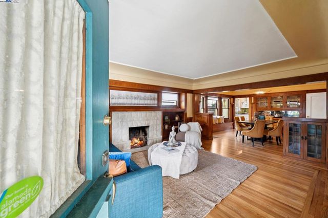 1542 Broadway, Alameda, CA 94501