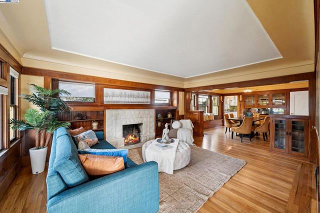 1542 Broadway, Alameda, CA 94501