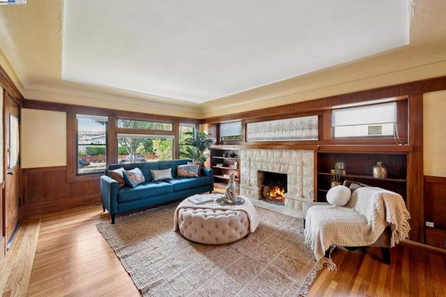 1542 Broadway, Alameda, CA 94501