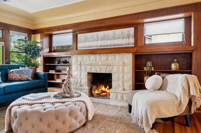 1542 Broadway, Alameda, CA 94501