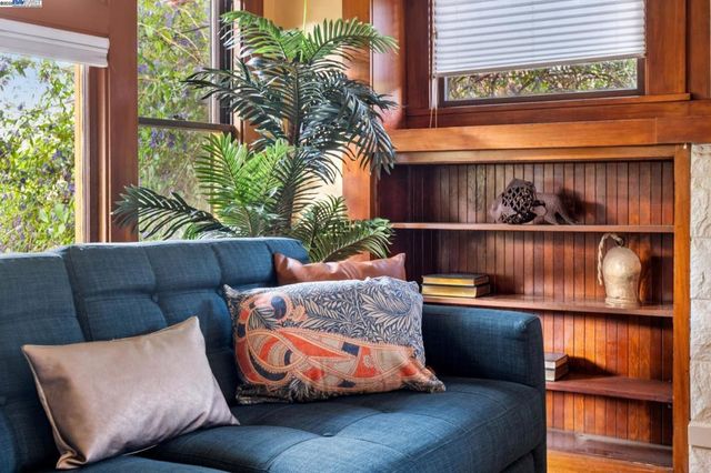 1542 Broadway, Alameda, CA 94501