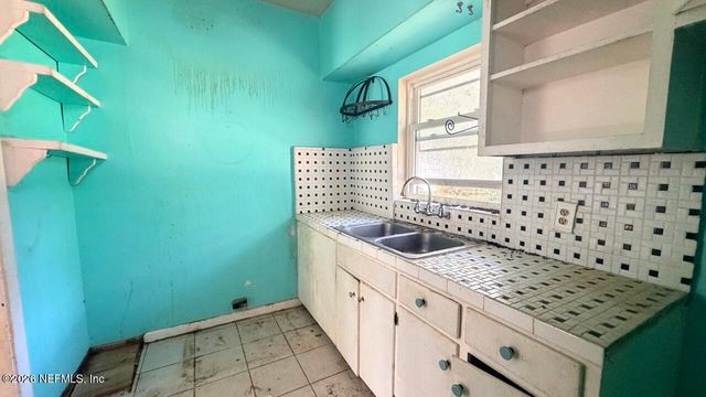 5163 LEXINGTON Avenue, Jacksonville, FL 32210