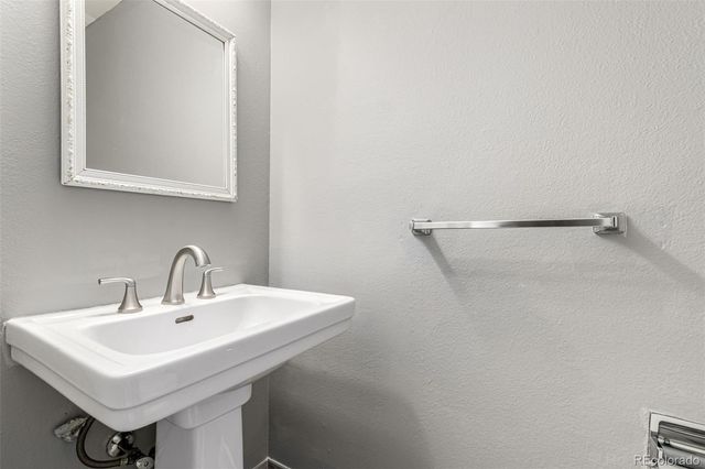 1104 W 88th Avenue, Thornton, CO 80260