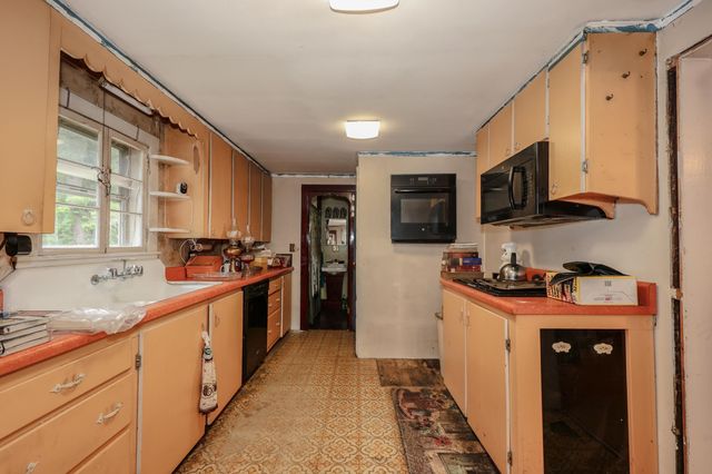 283 Hampstead Road, Derry, NH 03038