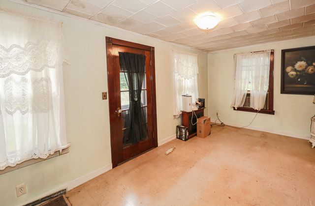 283 Hampstead Road, Derry, NH 03038