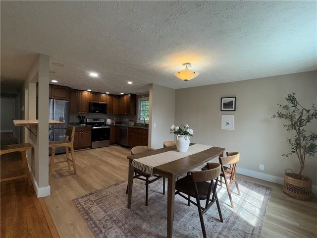24 Carriage Court, Pittsford, NY 14534