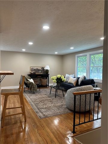 24 Carriage Court, Pittsford, NY 14534