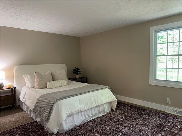 24 Carriage Court, Pittsford, NY 14534