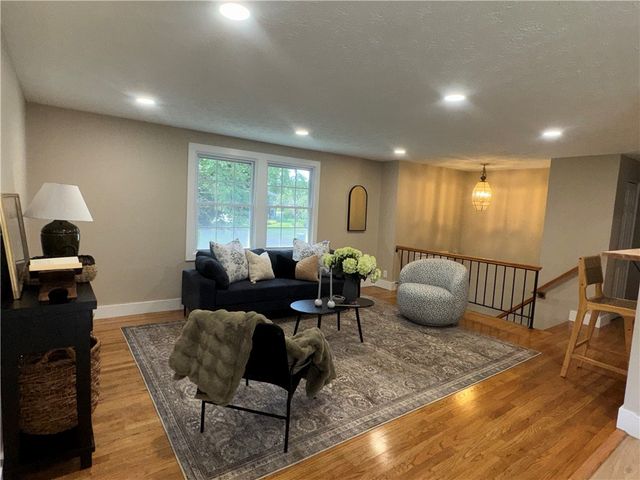 24 Carriage Court, Pittsford, NY 14534