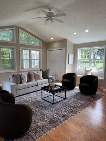 24 Carriage Court, Pittsford, NY 14534