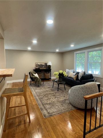 24 Carriage Court, Pittsford, NY 14534