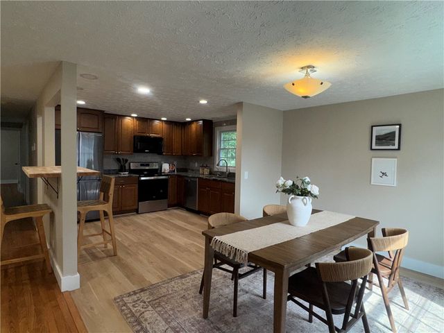 24 Carriage Court, Pittsford, NY 14534
