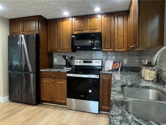 24 Carriage Court, Pittsford, NY 14534