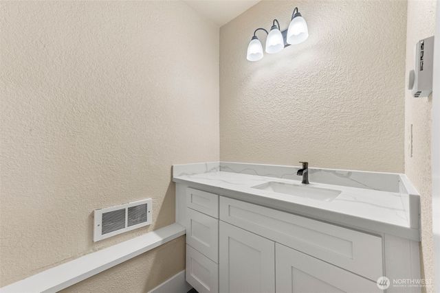 136 Rainier Acres Road SE, Rainier, WA 98576