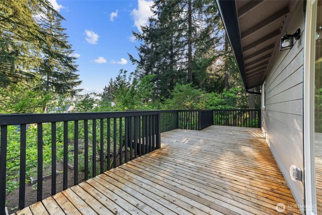 136 Rainier Acres Road SE, Rainier, WA 98576