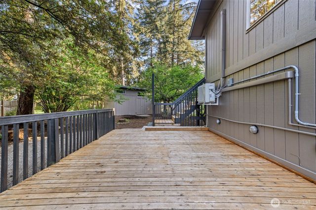 136 Rainier Acres Road SE, Rainier, WA 98576