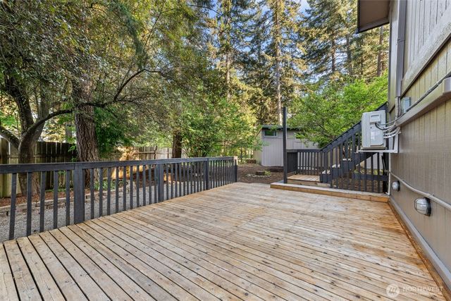 136 Rainier Acres Road SE, Rainier, WA 98576