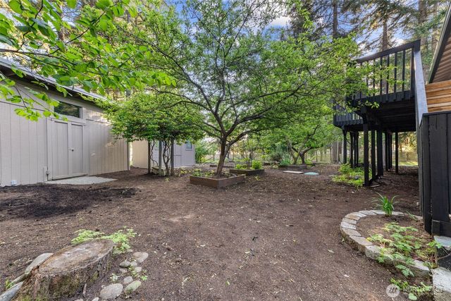 136 Rainier Acres Road SE, Rainier, WA 98576