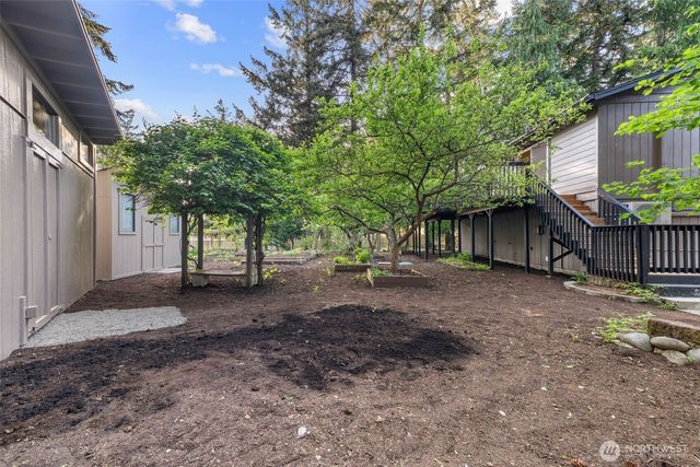 136 Rainier Acres Road SE, Rainier, WA 98576