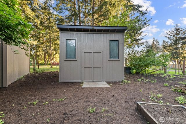 136 Rainier Acres Road SE, Rainier, WA 98576