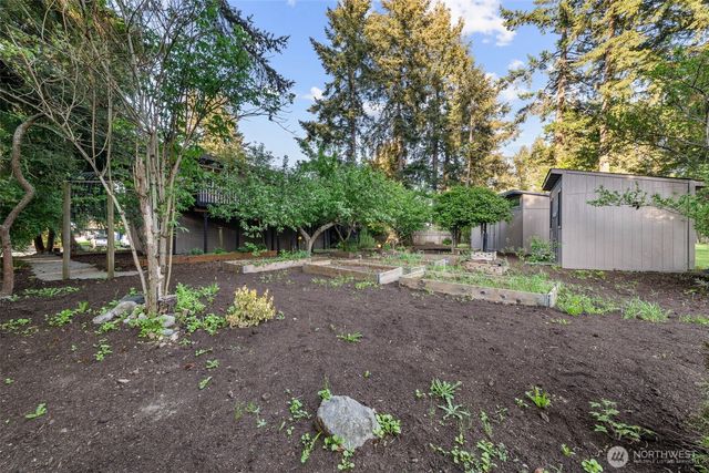136 Rainier Acres Road SE, Rainier, WA 98576